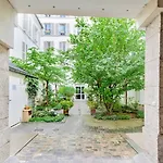 Welkeys - Temple Apartment
